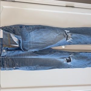 BRAND NEW American eagle mom jeans!!
